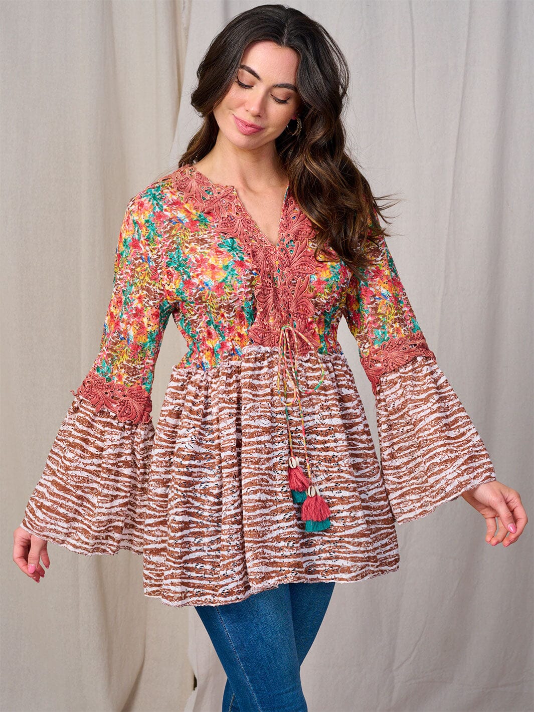 WOMEN'S LONG BELL SLEEVE V-NECK CONTRAST FLORAL BLOUSE