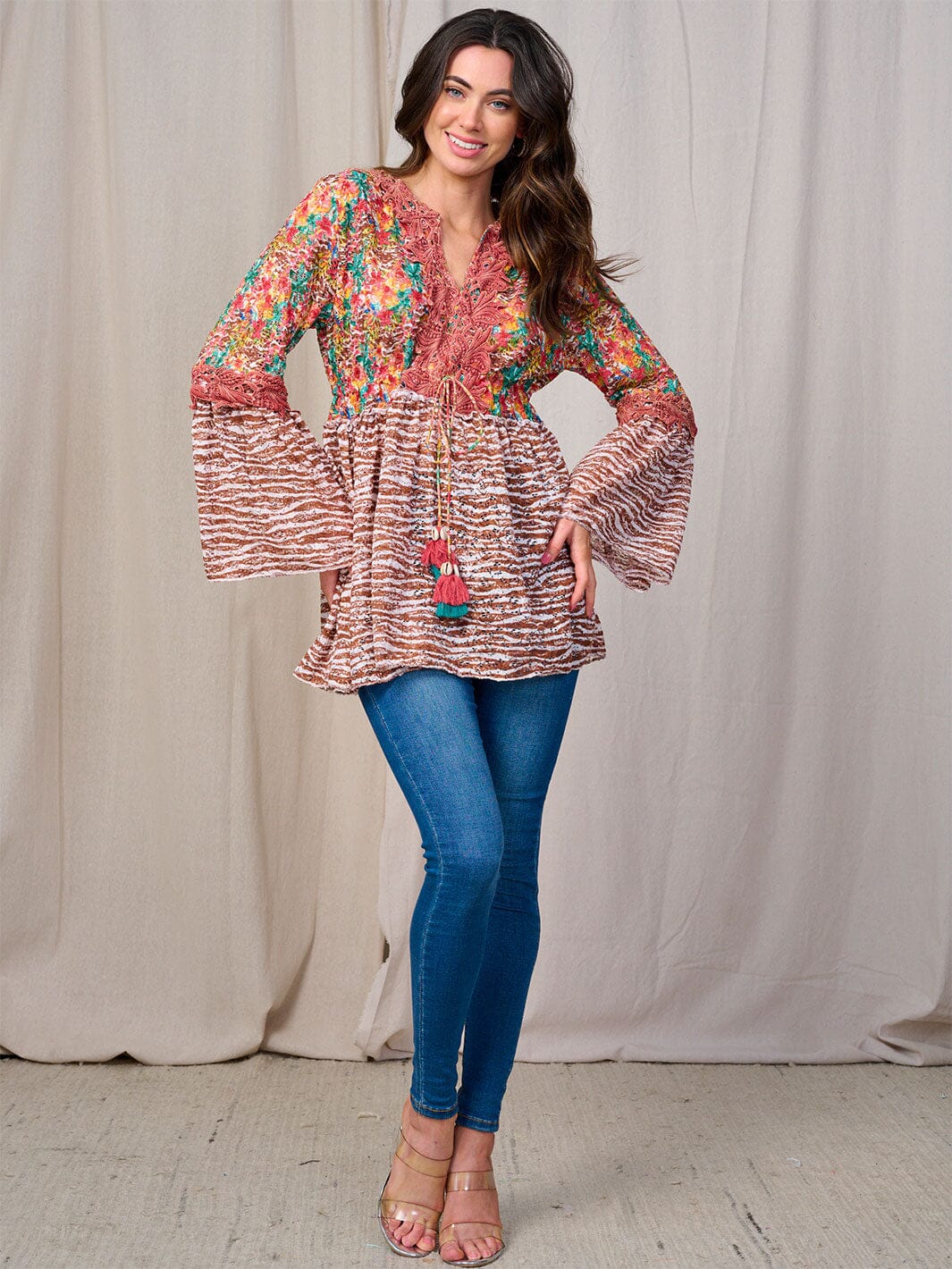 WOMEN'S LONG BELL SLEEVE V-NECK CONTRAST FLORAL BLOUSE