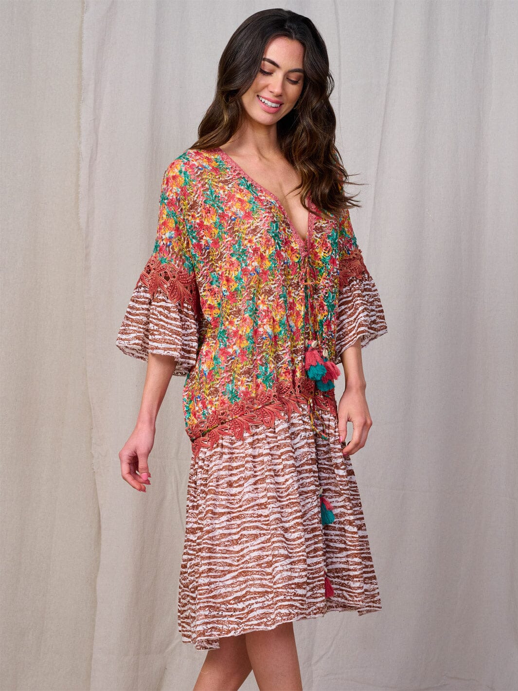 WOMEN'S SHORT SLEEVE V-NECK TIERED FLORAL CONTRAST MIDI DRESS