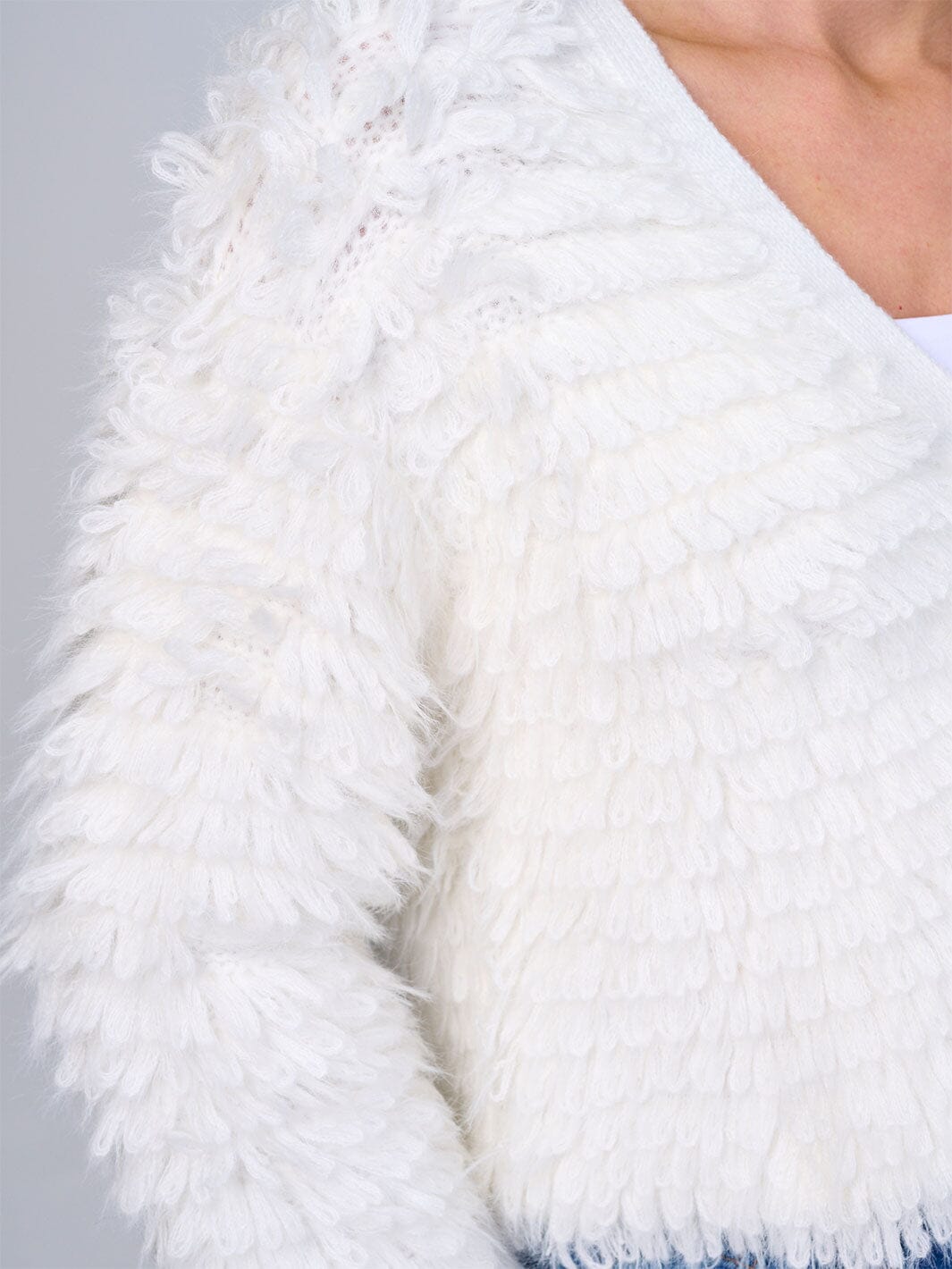 WOMEN'S LONG SLEEVE BUTTON CLOSURE DETAILED SWEATER