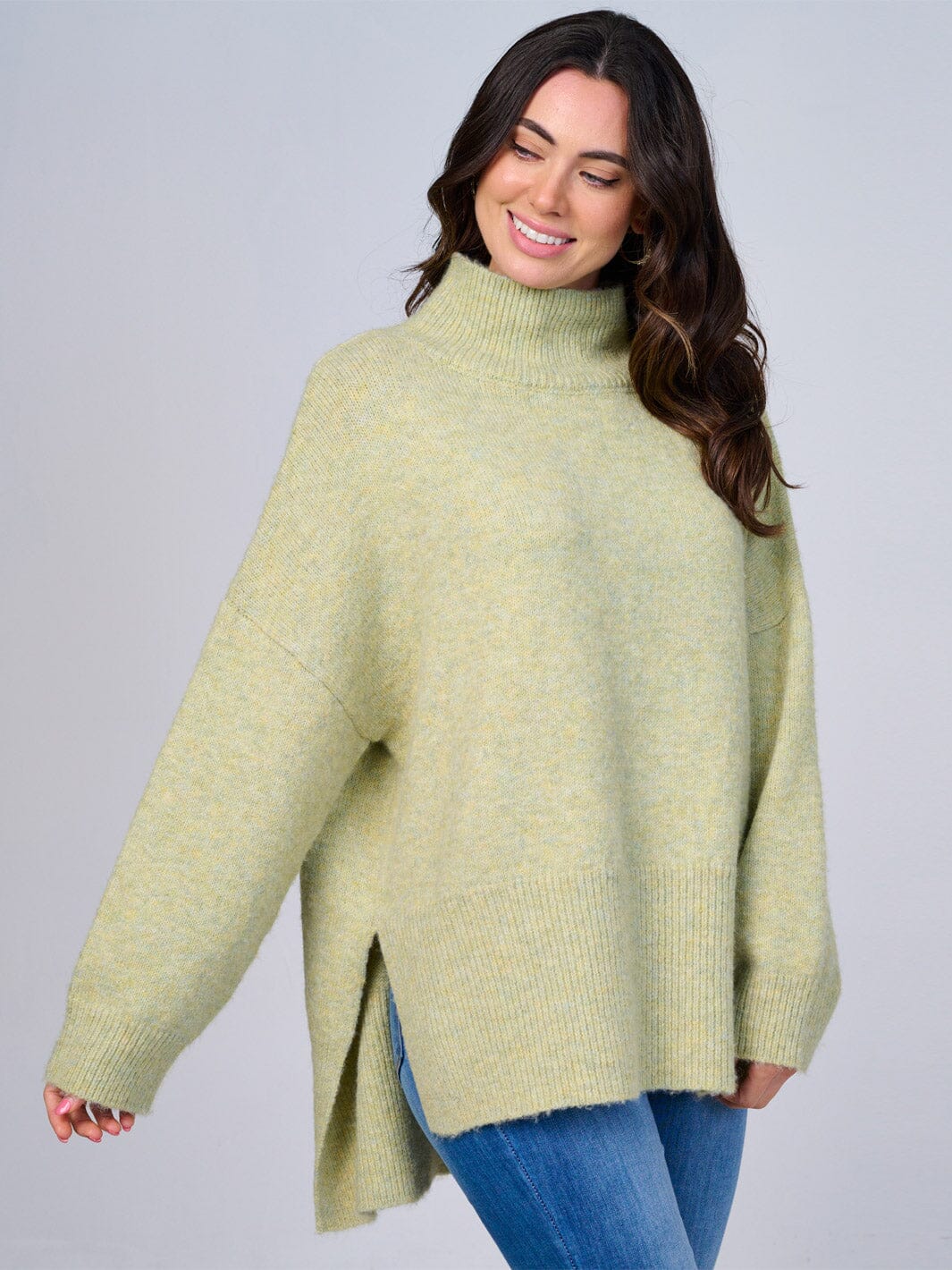 WOMEN'S LONG SLEEVE TURTLE NECK HIGH-LOW OVERSIZED SWEATER