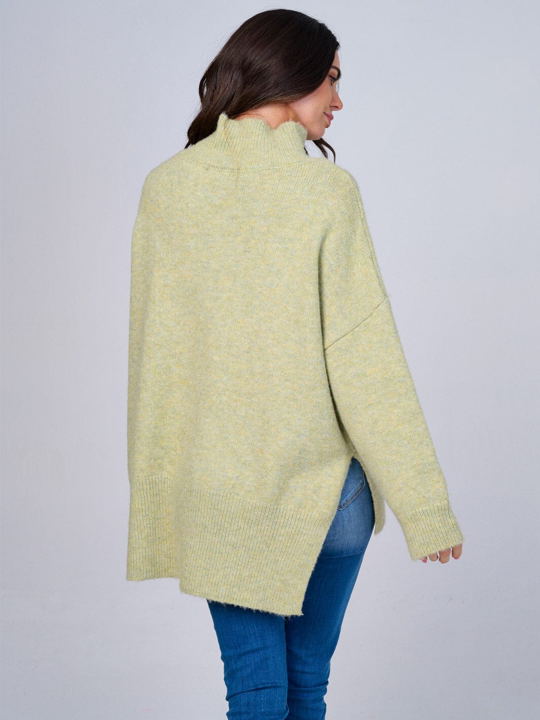 WOMEN'S LONG SLEEVE TURTLE NECK HIGH-LOW OVERSIZED SWEATER