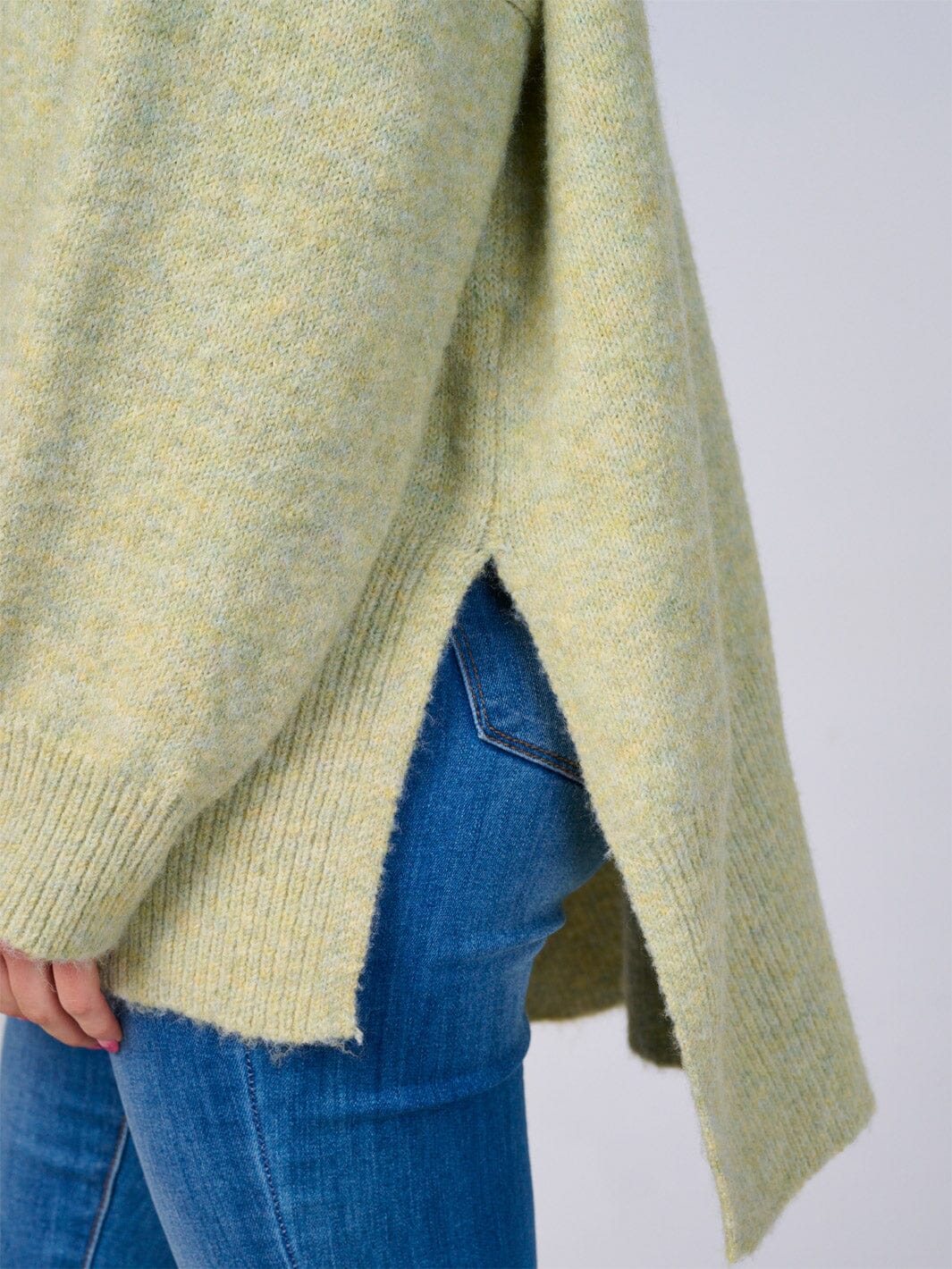 WOMEN'S LONG SLEEVE TURTLE NECK HIGH-LOW OVERSIZED SWEATER