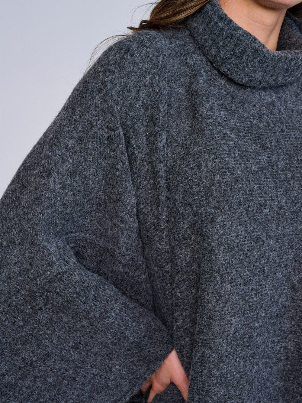 WOMEN'S LONG SLEEVE TURTLE NECK HIGH-LOW PONCHO