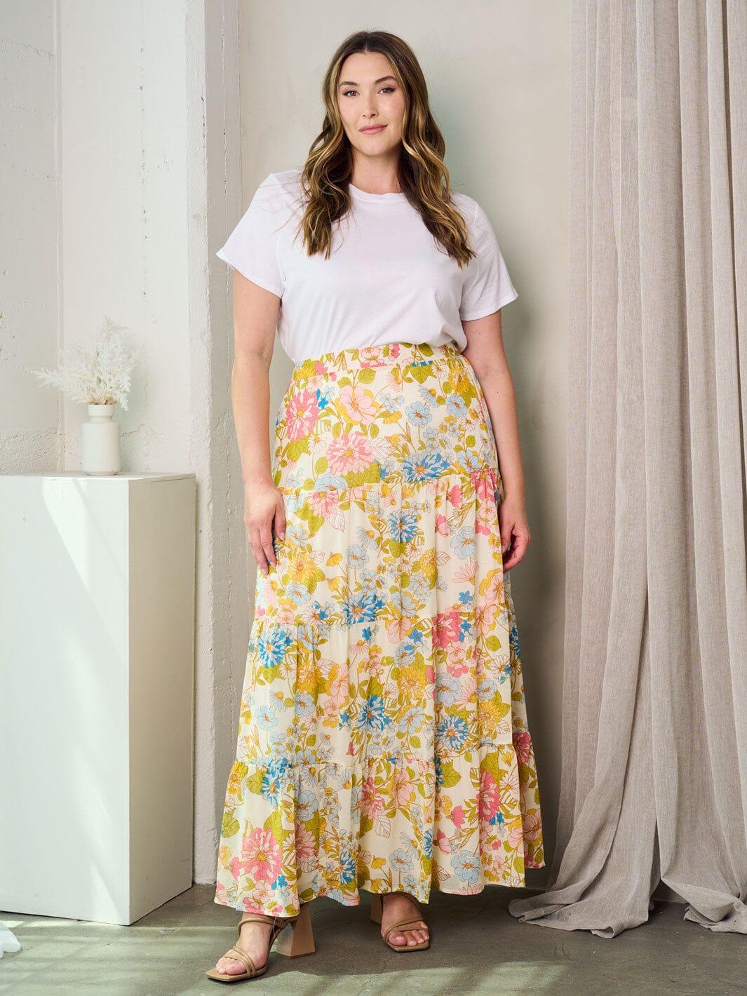 PLUS SIZE TIERED FLORAL MAXI SKIRT