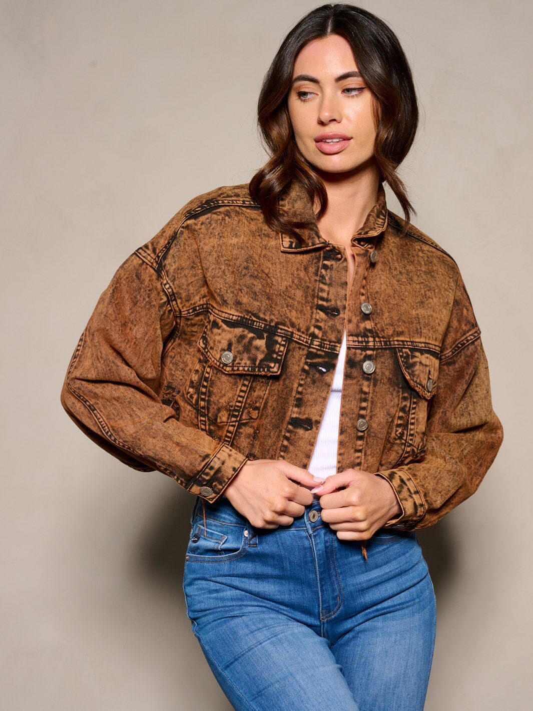 WOMEN'S LONG SLEEVE BUTTON CLOSURE DISTRESS DENIM CROP JACKET