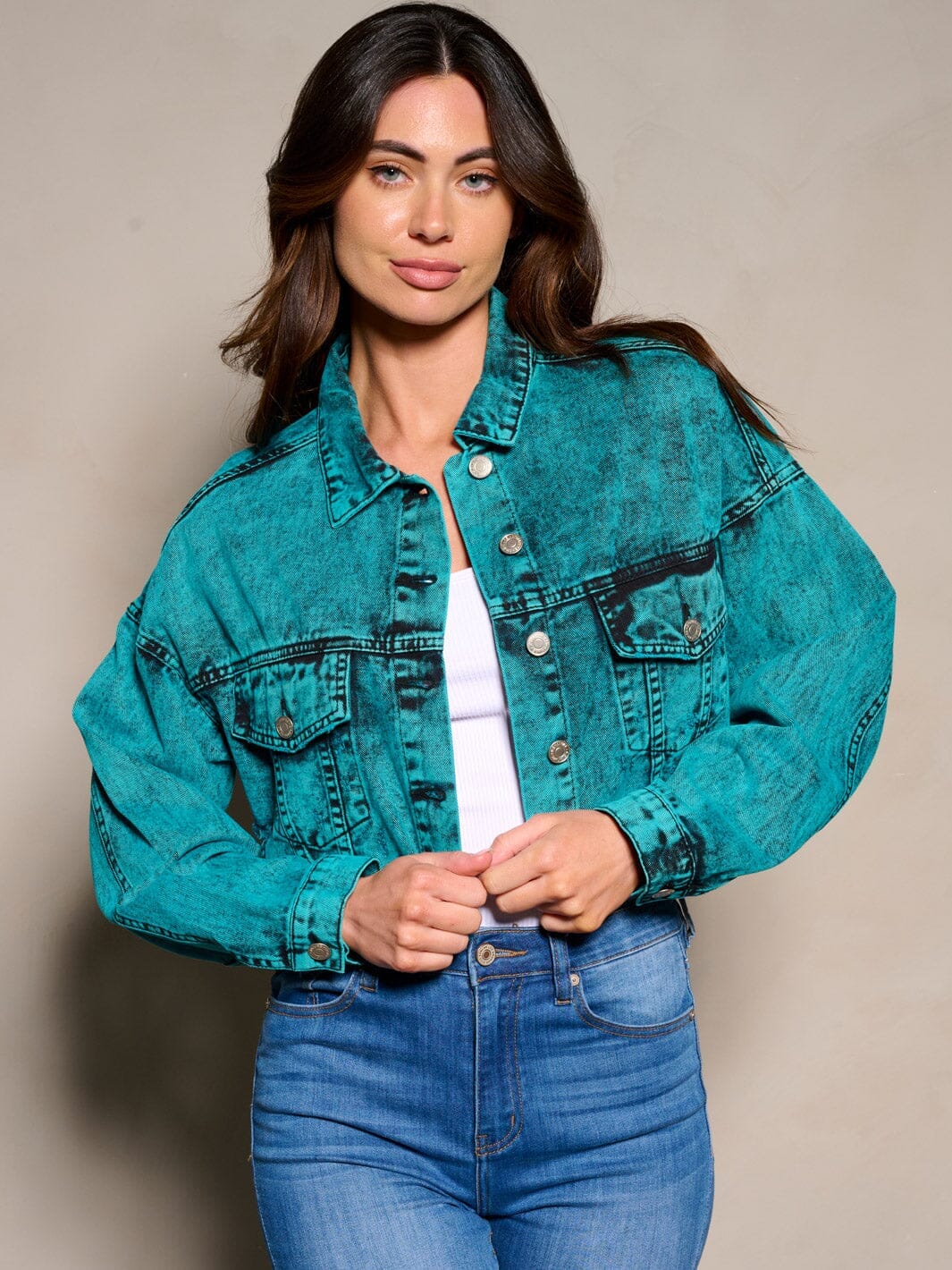 WOMEN'S LONG SLEEVE BUTTON CLOSURE DISTRESS DENIM CROP JACKET