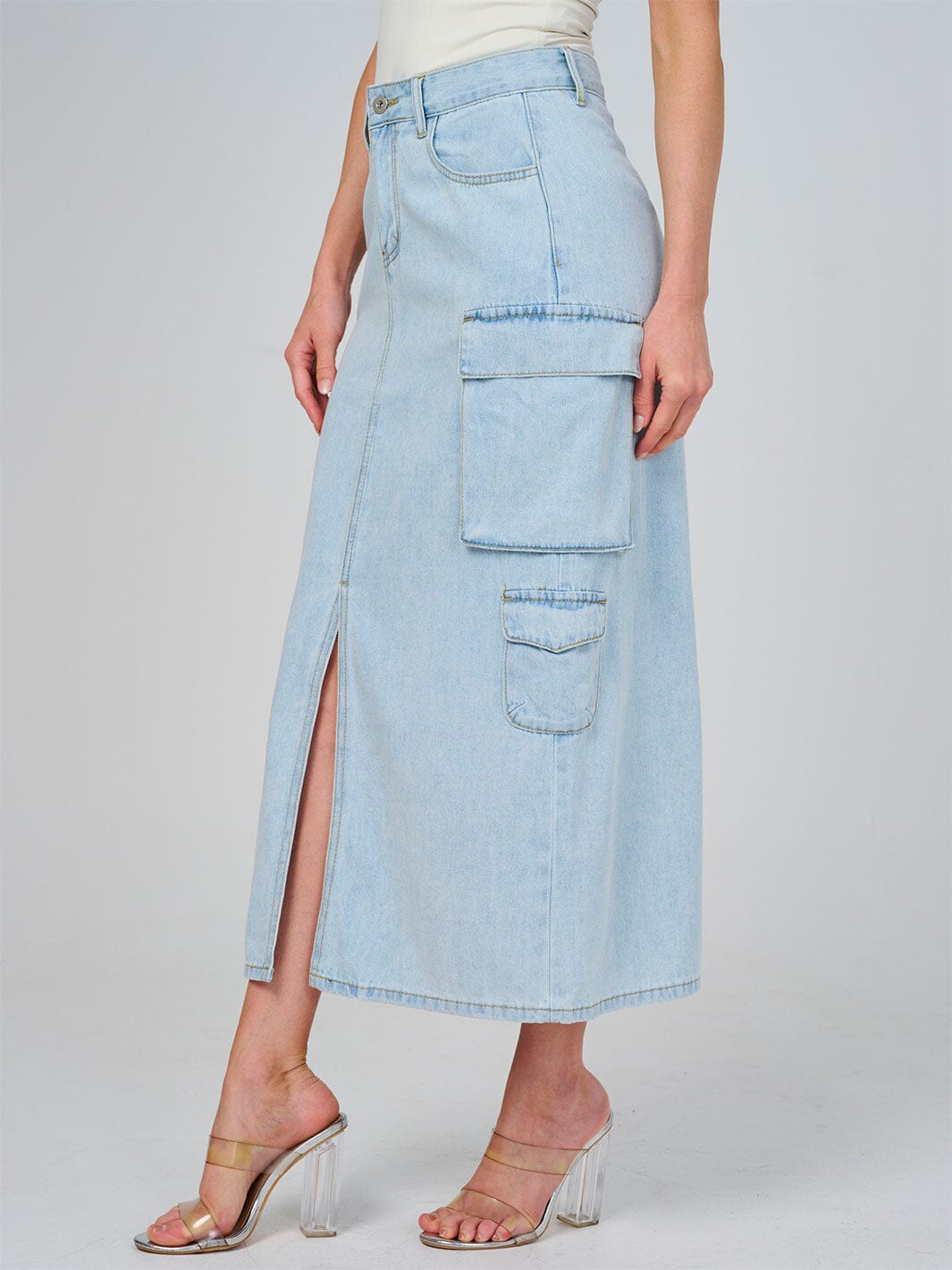 WOMEN'S BUTTON CLOSURE CARGO POCKETS FRONT SLIT DENIM MAXI SKIRT