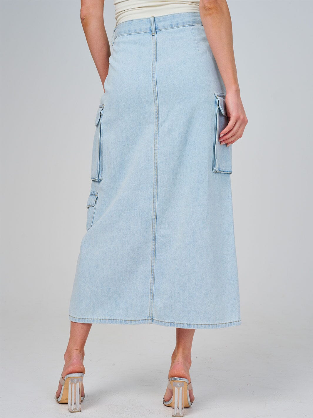 WOMEN'S BUTTON CLOSURE CARGO POCKETS FRONT SLIT DENIM MAXI SKIRT