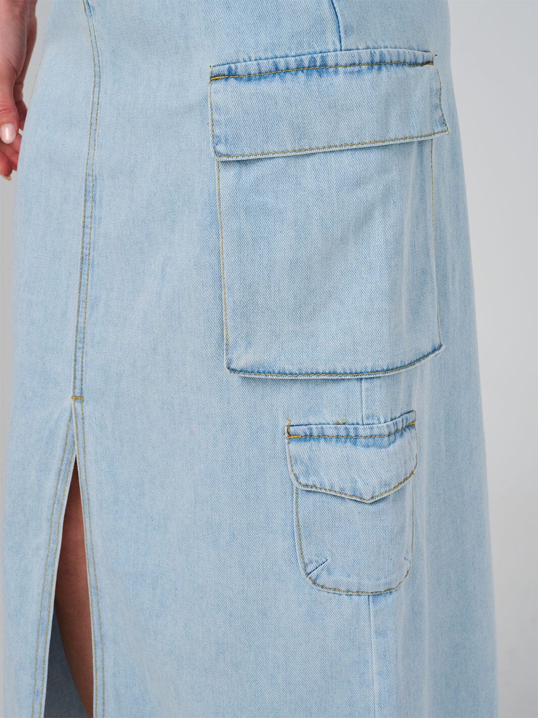 WOMEN'S BUTTON CLOSURE CARGO POCKETS FRONT SLIT DENIM MAXI SKIRT