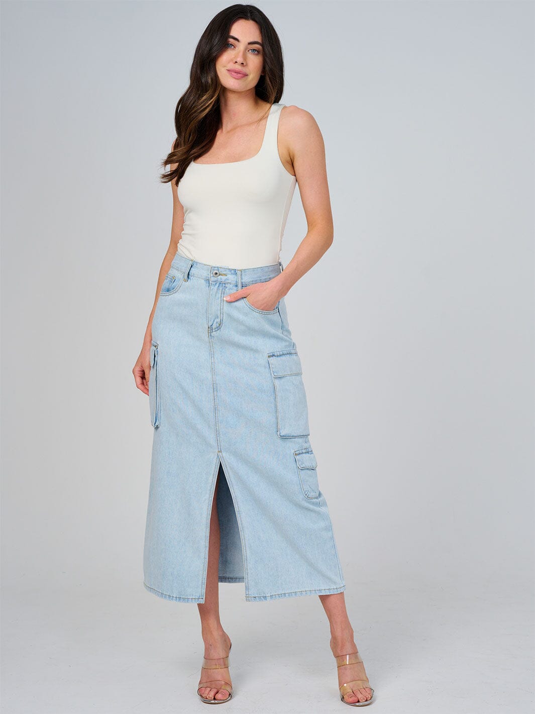 WOMEN'S BUTTON CLOSURE CARGO POCKETS FRONT SLIT DENIM MAXI SKIRT