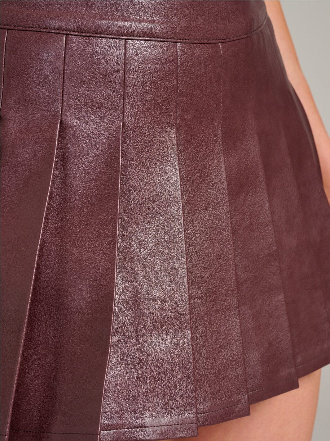 WOMEN'S ZIPPER CLOSURE PLEATED PU PLEATHER MINI SKORT