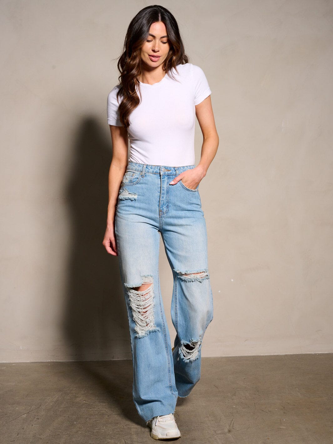 WOMEN'S BUTTON CLOSURE POCKETS DISTRESS DENIM PANTS