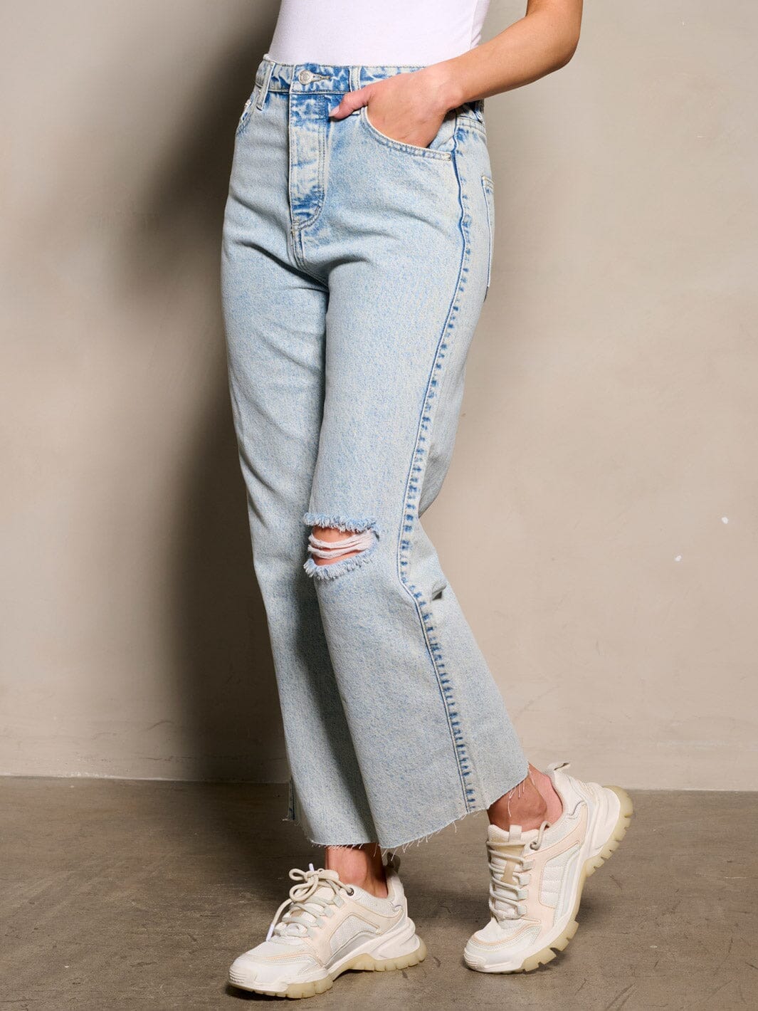 WOMEN'S BUTTON CLOSURE POCKETS DISTRESS DENIM PANTS