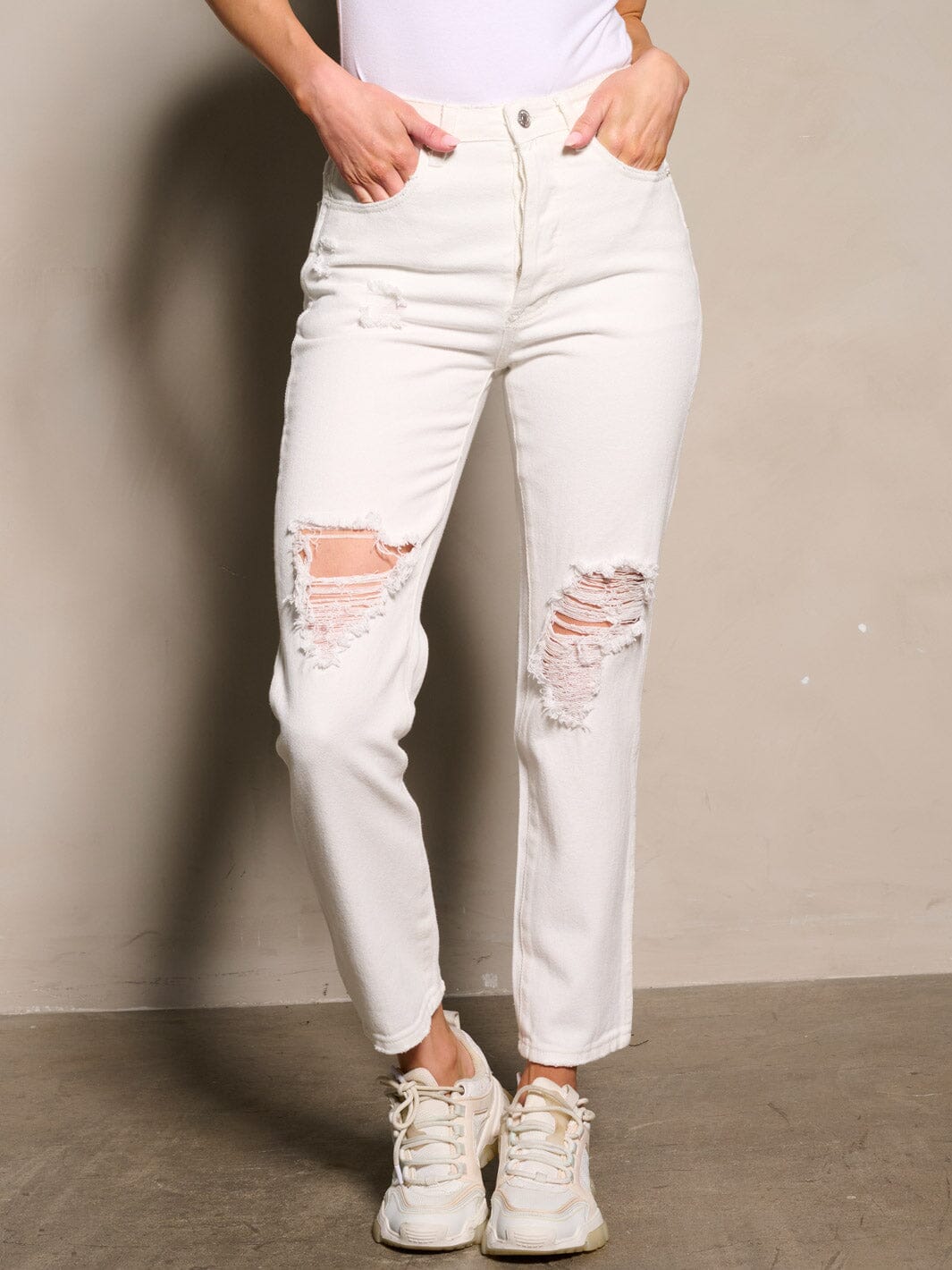 WOMEN'S BUTTON CLOSURE DISTRESS DENIM PANTS