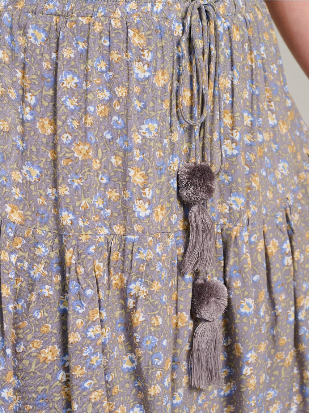 WOMEN'S ELASTIC WAIST TIERED FLARE FLORAL MINI SKIRT