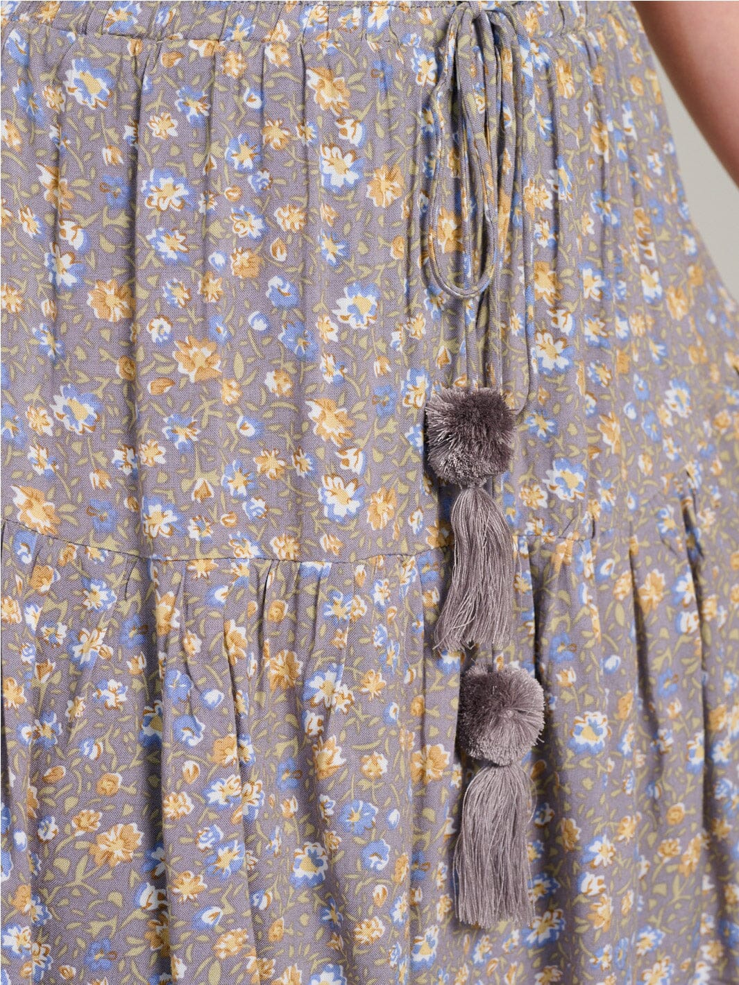 WOMEN'S ELASTIC WAIST TIERED FLARE FLORAL MINI SKIRT