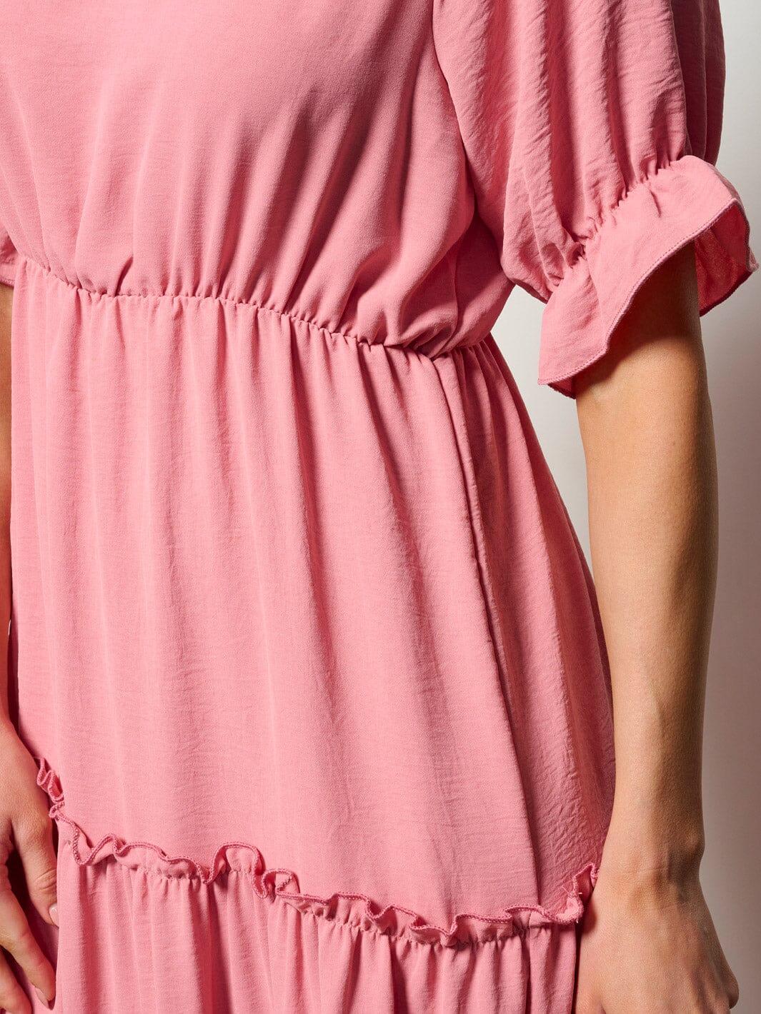 WOMEN'S SHORT SLEEVE ELASTIC WAIST TIERED MIDI DRESS