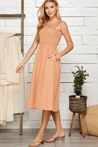 WOMEN'S SLEEVELESS SMOCK FRONT POCKETS MIDI DRESS