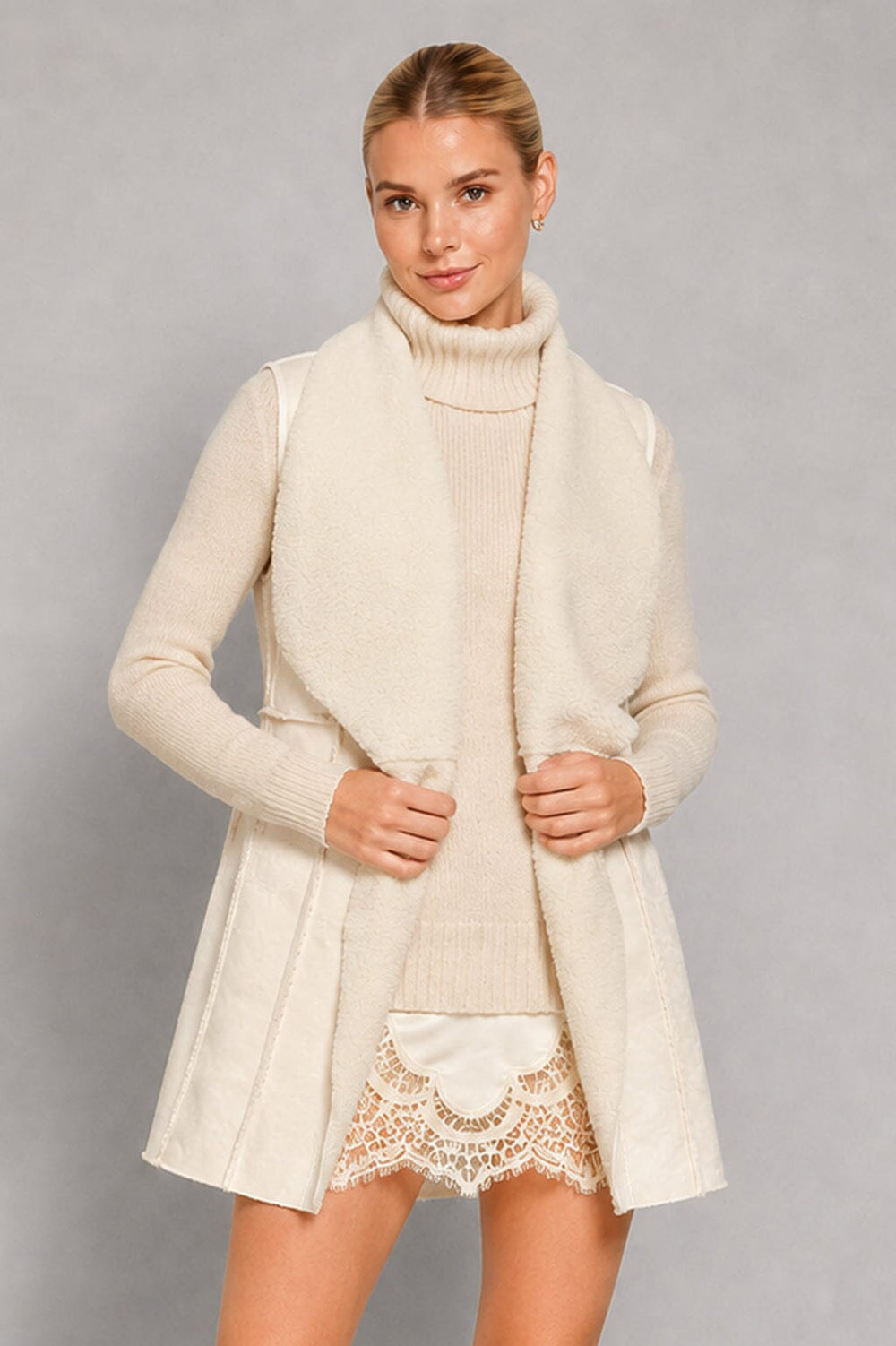 WOMEN'S SLEEVELESS OPEN FRONT SHERPA VEST