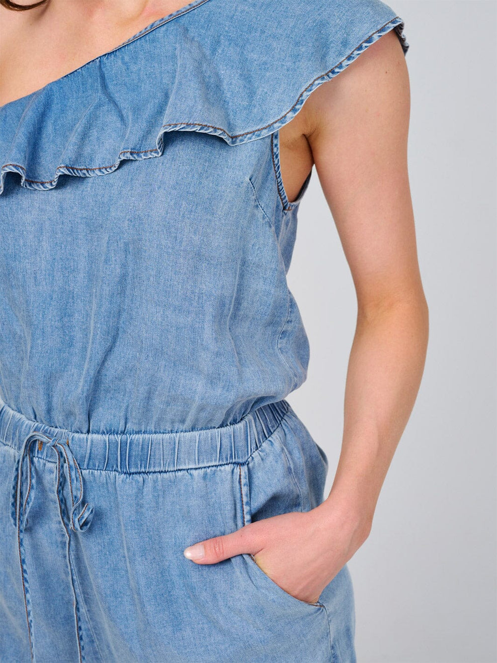 WOMEN'S ONE SHOULDER FRONT POCKETS ELASTIC WAIST WASHED CHAMBRAY ROMPER