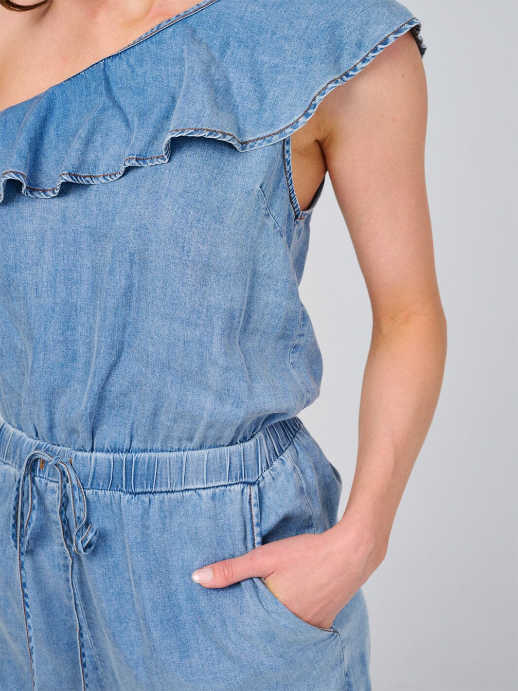 WOMEN'S ONE SHOULDER FRONT POCKETS ELASTIC WAIST WASHED CHAMBRAY ROMPER