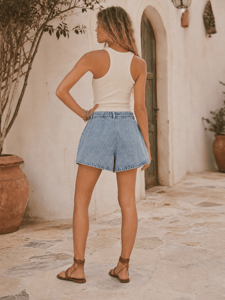 WOMEN'S BUTTON CLOSURE FRONT POCKETS WASHED DENIM MINI SHORTS