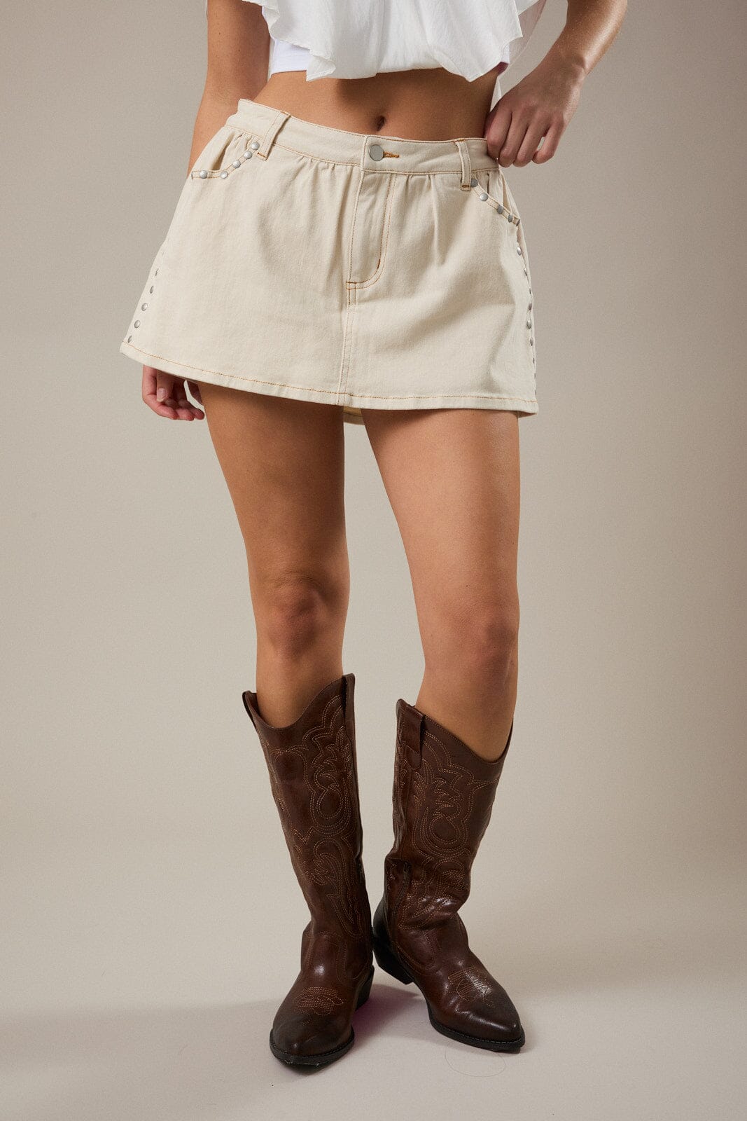 WOMEN'S BUTTON CLOSURE FRONT POCKETS STRETCH DENIM MINI SKORT