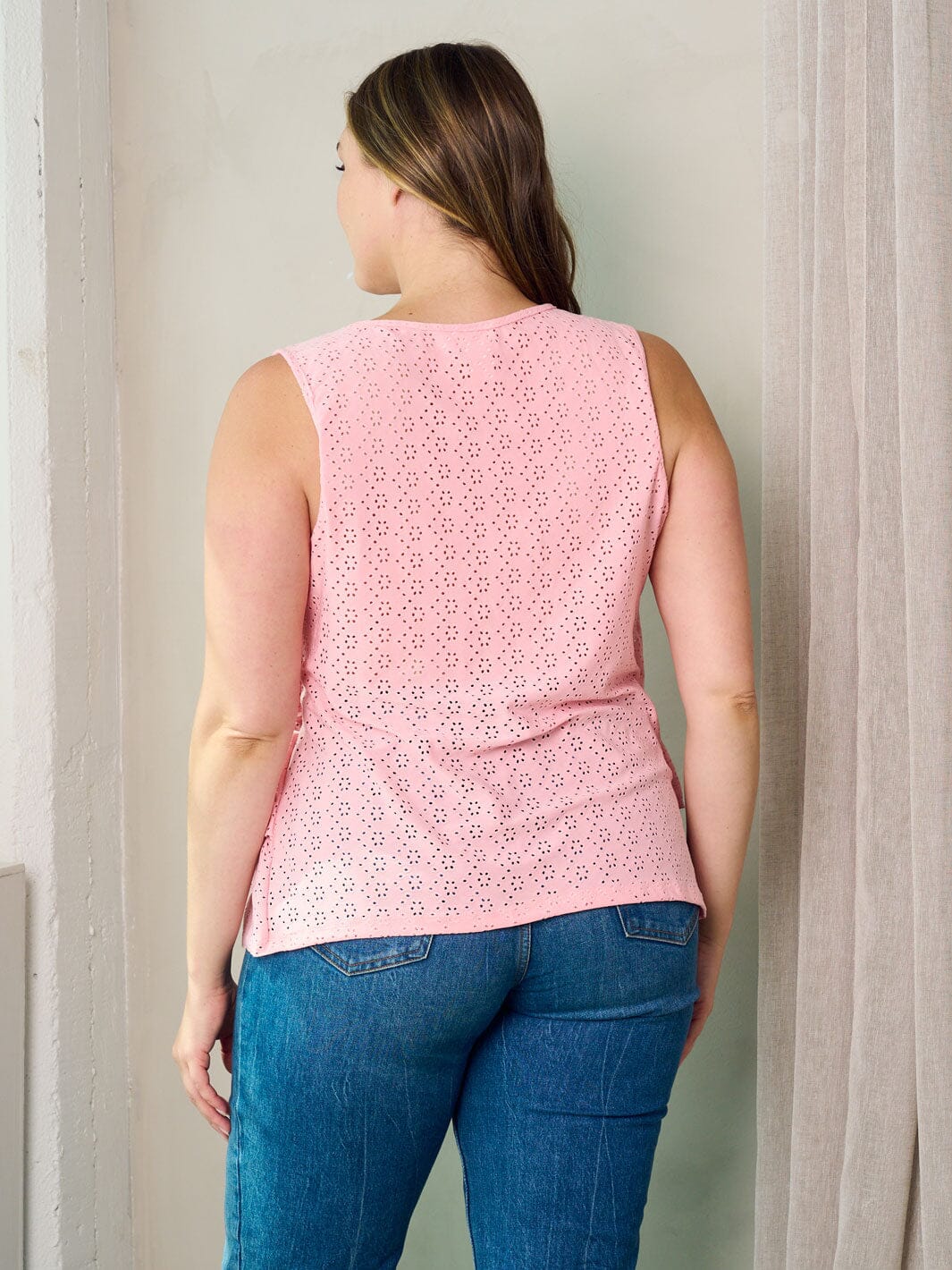 PLUS SIZE SLEEVELESS RUFFLE EYELET DETAILED TANK TOP