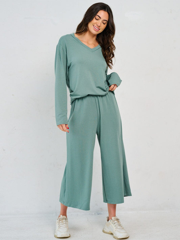 WOMEN'S LONG SLEEVE TOP & ELASTIC WAIST CROP PANTS SOLID 2PC. SET