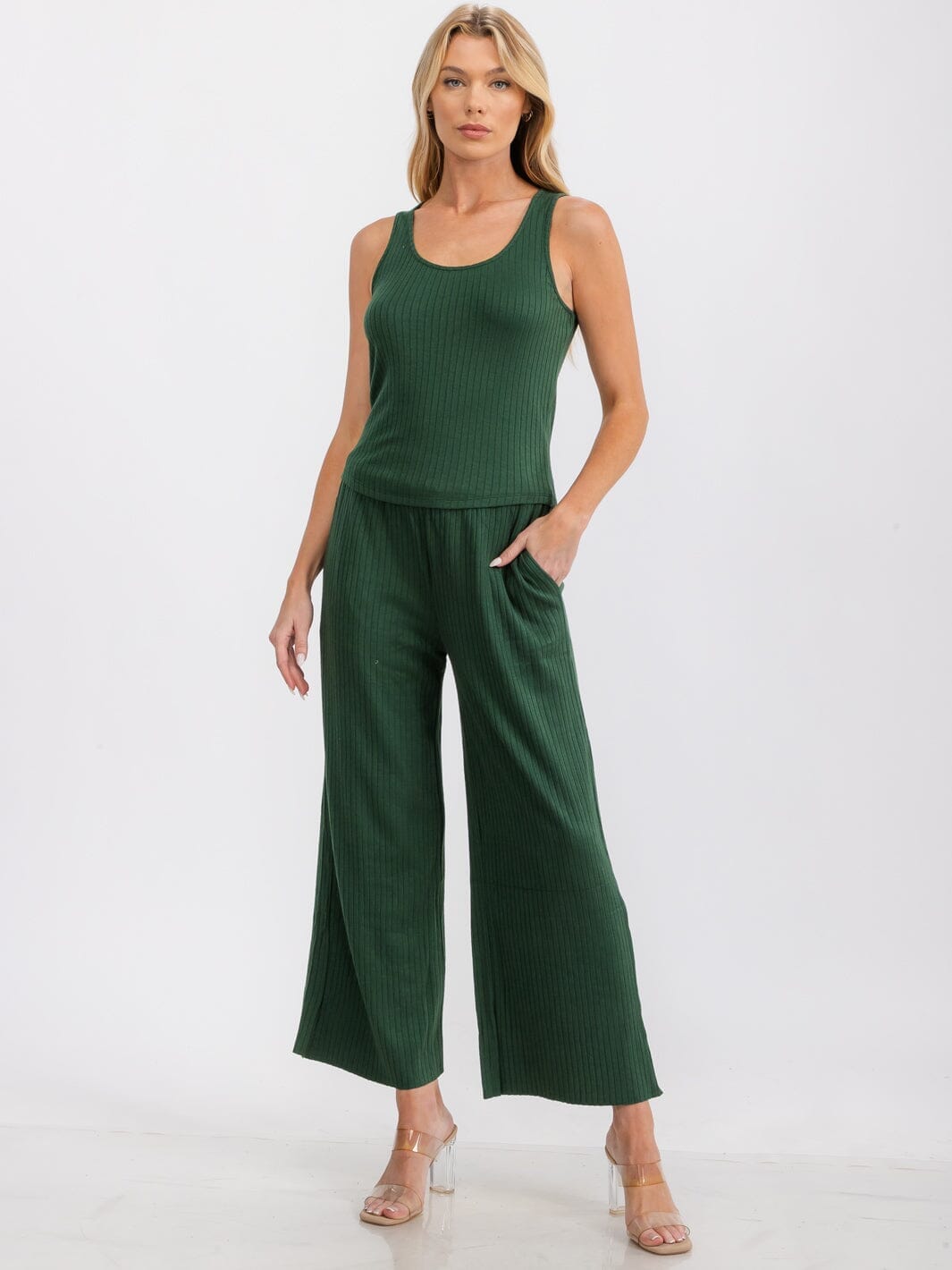 WOMEN'S SLEEVELESS RIBBED TANK TOP