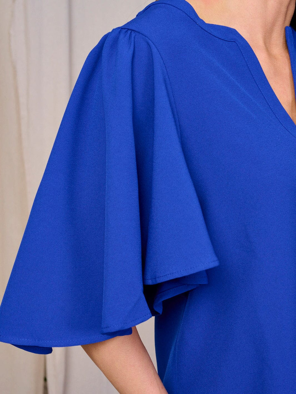 WOMEN'S SHORT SLEEVES V-NECK LOOSE FIT BLOUSE