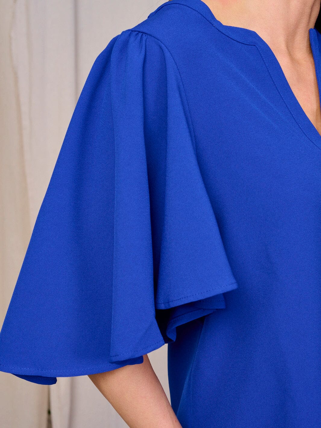 WOMEN'S SHORT SLEEVES V-NECK LOOSE FIT BLOUSE