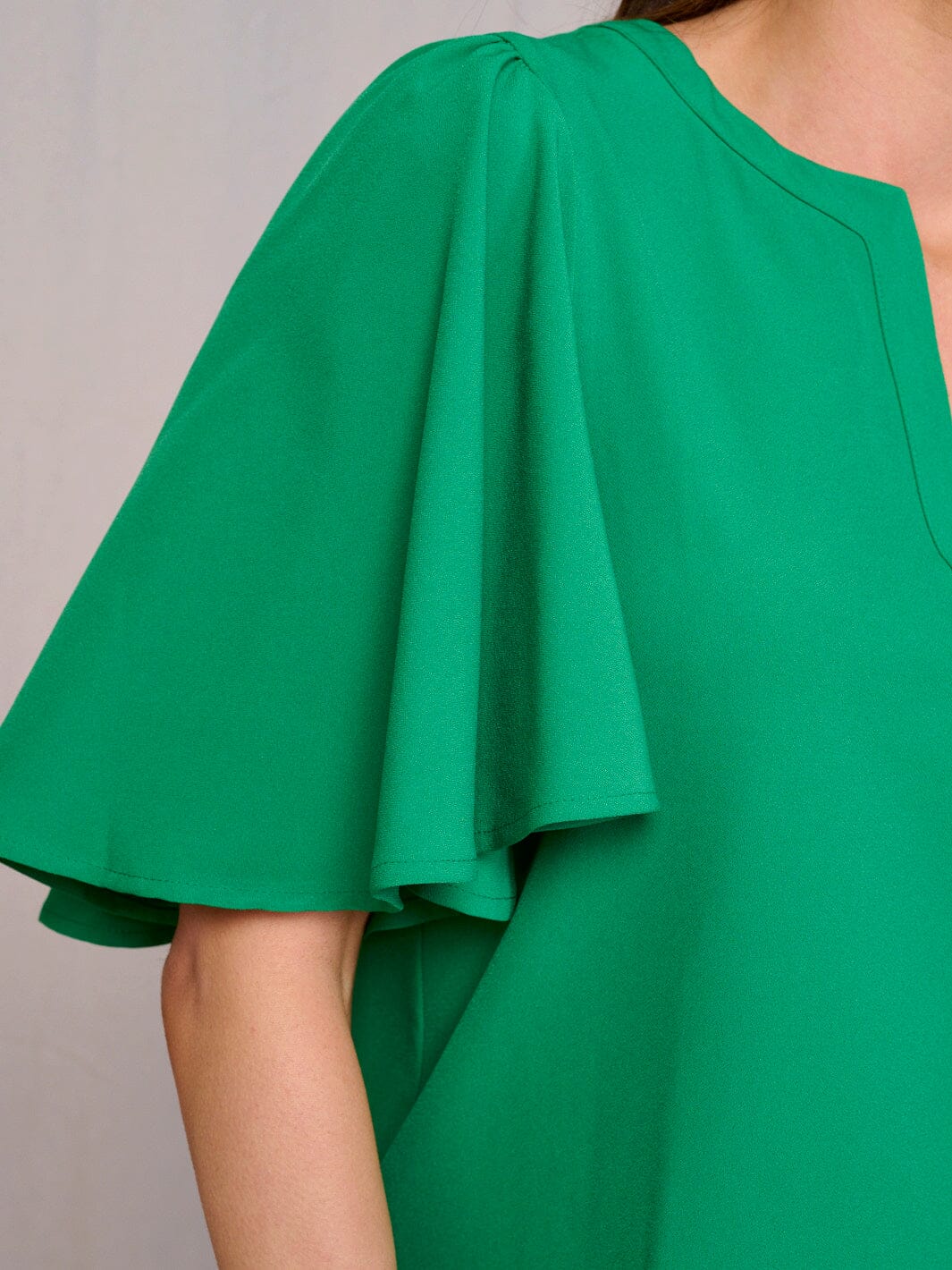 WOMEN'S SHORT SLEEVES V-NECK LOOSE FIT BLOUSE