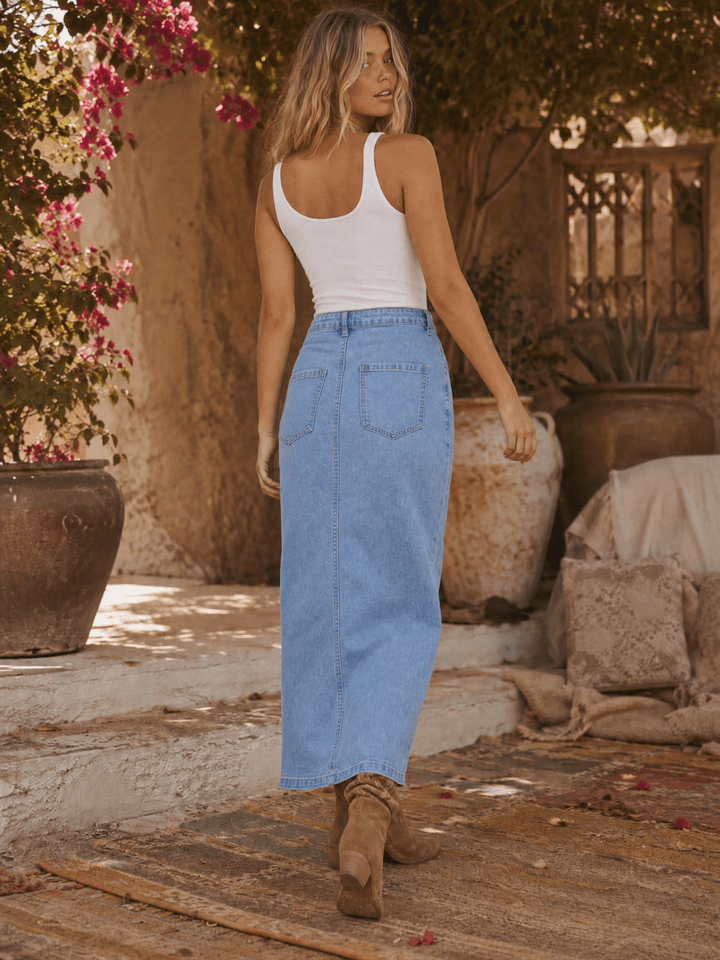 WOMEN'S BUTTON CLOSURE FRONT SLIT POCKETS DENIM MAXI SKIRT