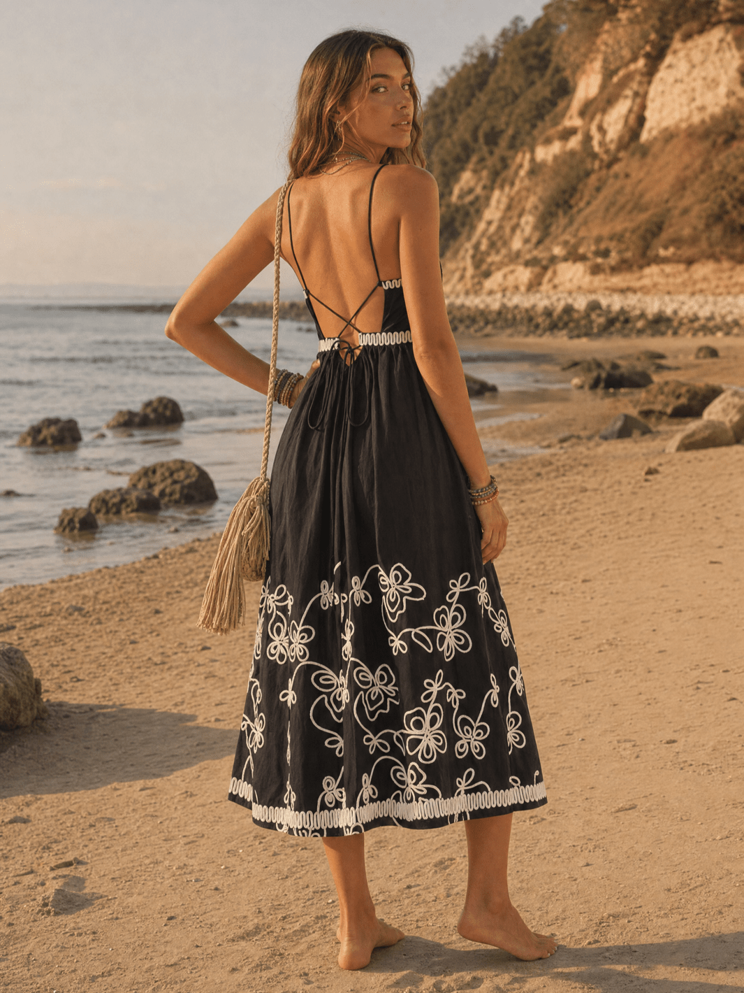 WOMEN'S SLEEVELESS FRONT POCKETS OPEN BACK STITCHED DETAILED MAXI DRESS