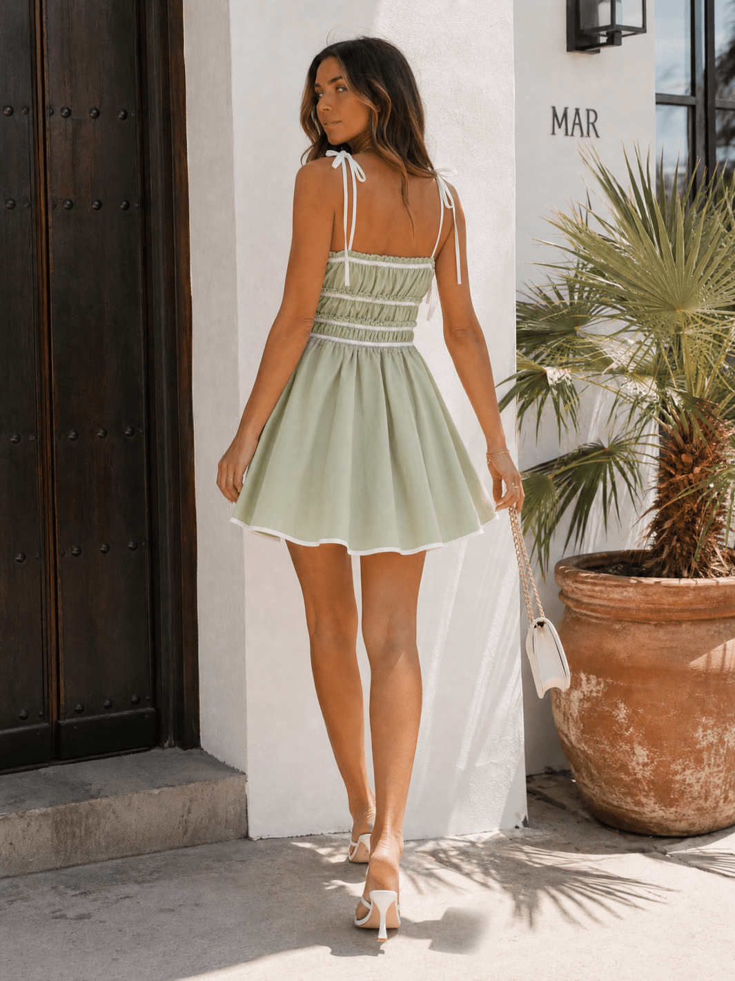 WOMEN'S SLEEVELESS ELASTIC WAIST FRONT POCKETS MINI DRESS