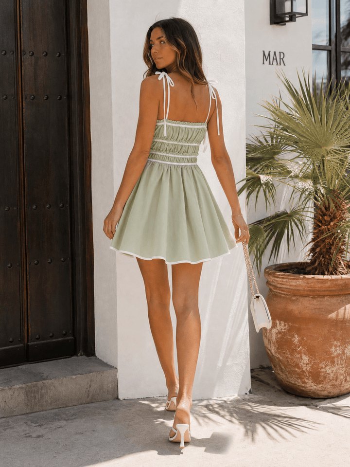 WOMEN'S SLEEVELESS ELASTIC WAIST FRONT POCKETS MINI DRESS