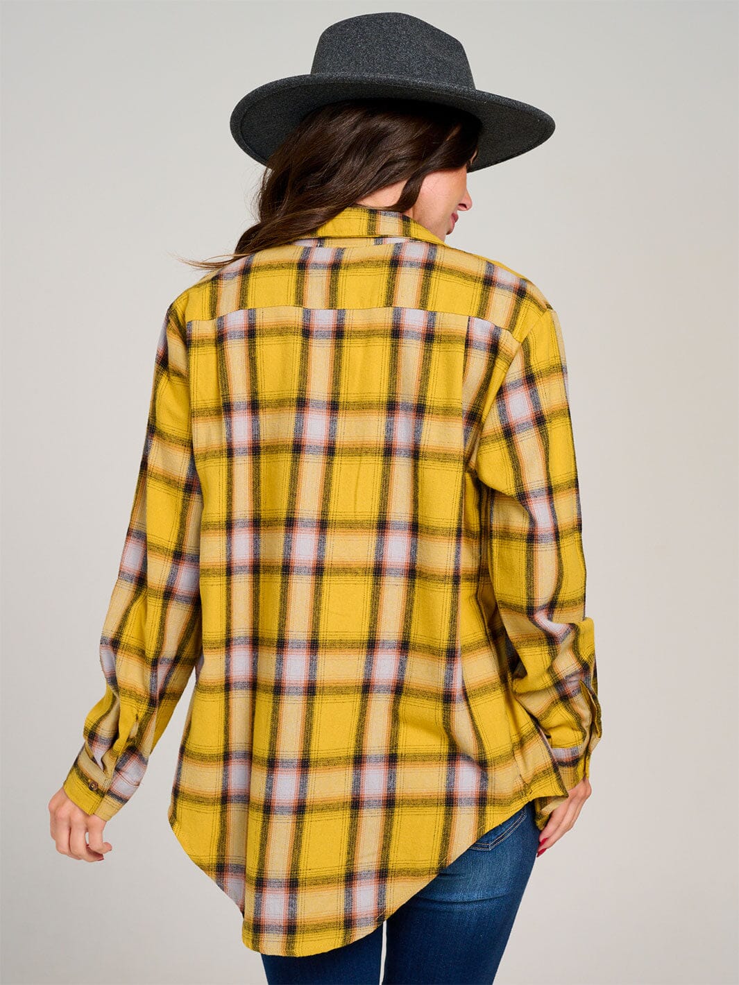 WOMEN'S LONG SLEEVE FRONT POCKET BUTTON UP PLAID SHIRT