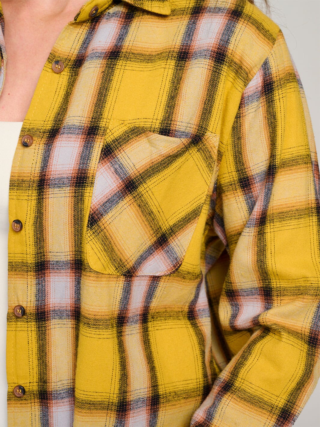 WOMEN'S LONG SLEEVE FRONT POCKET BUTTON UP PLAID SHIRT