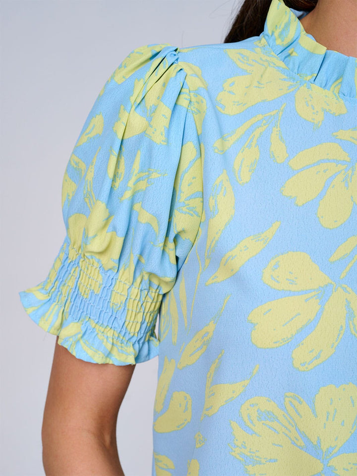 WOMEN'S SHORT SLEEVES MOCK NECK LEAF PRINT BLOUSE