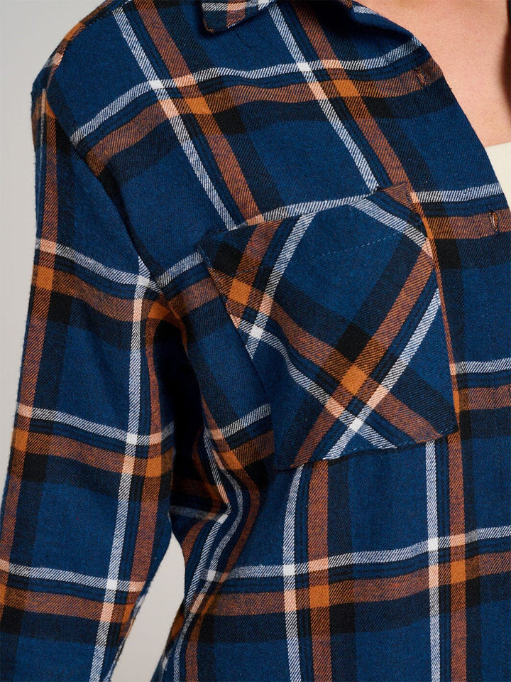 WOMEN'S LONG SLEEVE FRONT POCKET BUTTON UP PLAID SHIRT