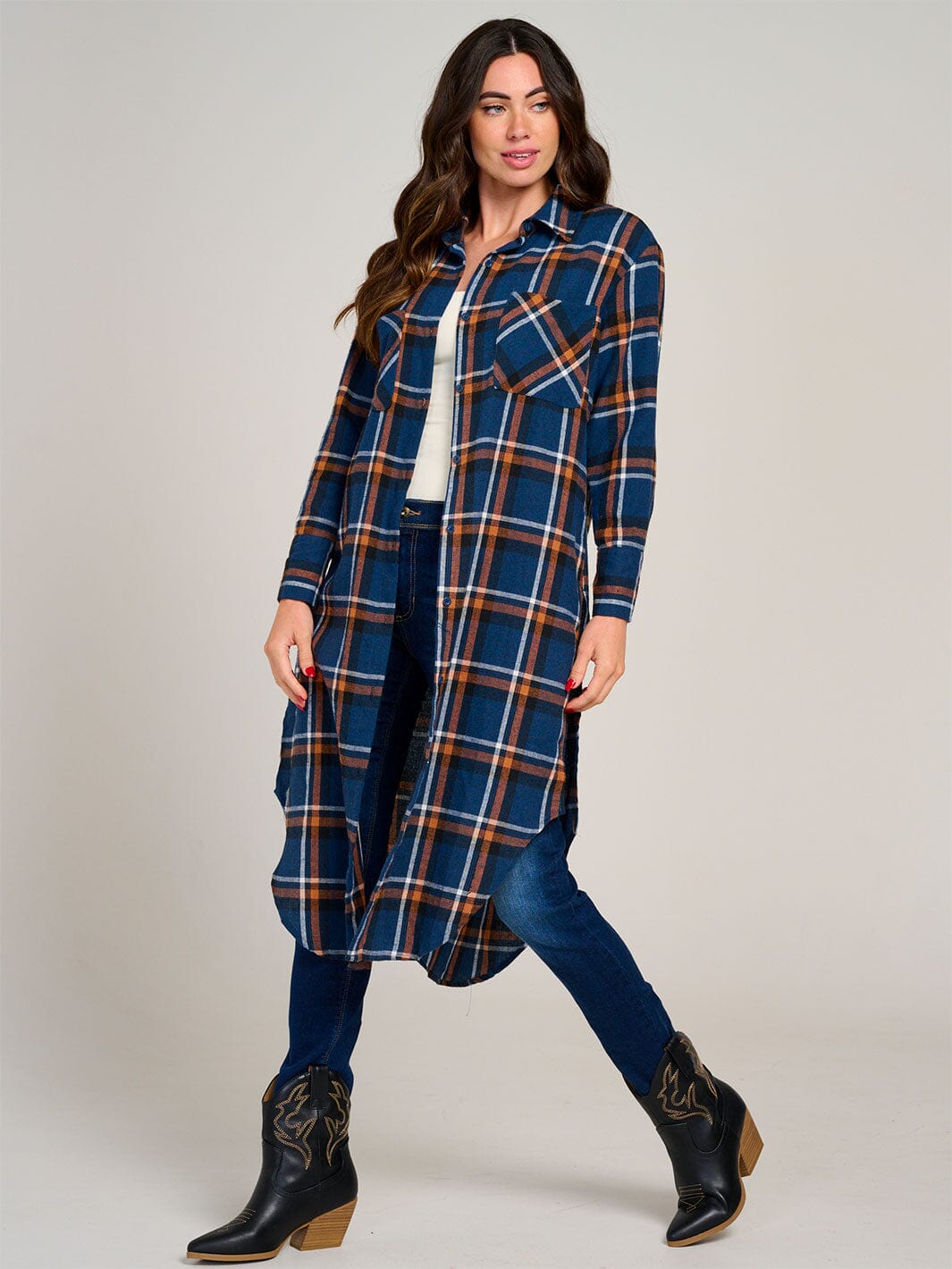 WOMEN'S LONG SLEEVE FRONT POCKET BUTTON UP PLAID SHIRT