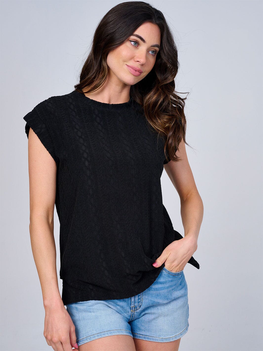 WOMEN'S SLEEVELESS DETAILED TOP