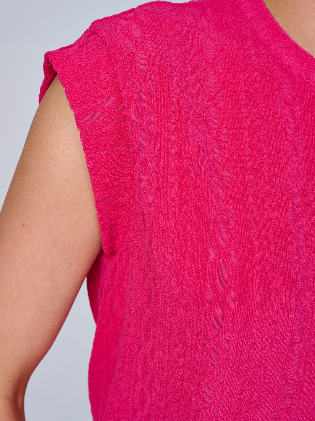 WOMEN'S SLEEVELESS DETAILED TOP