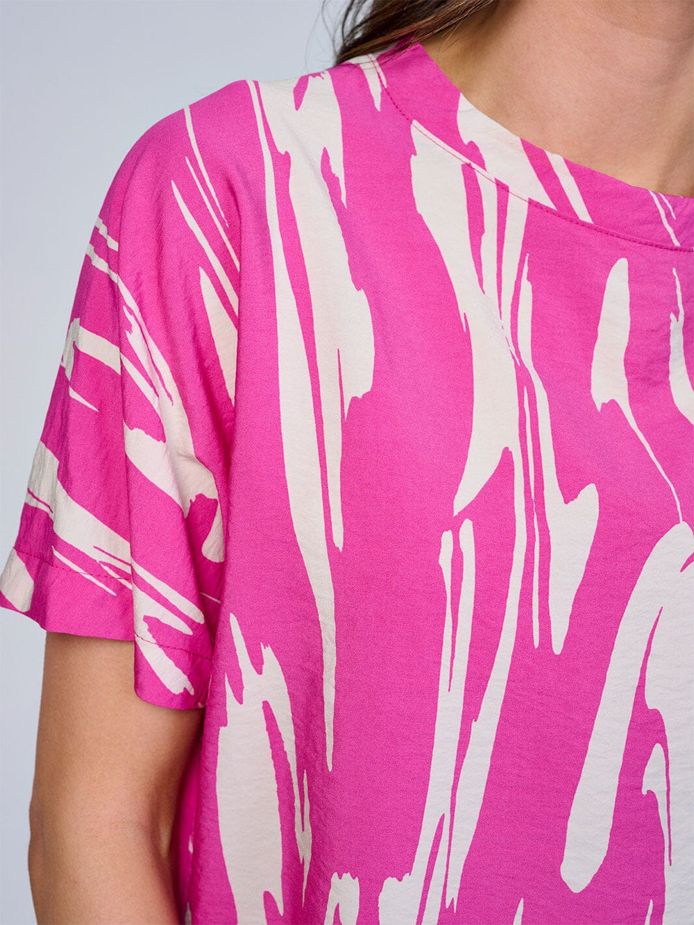 WOMEN'S SHORT SLEEVE COLORBLOCK PRINT BLOUSE