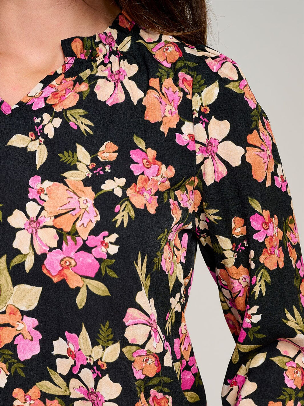 WOMEN'S LONG SLEEVE V-NECK RUFFLE HIGH-LOW FLORAL BLOUSE