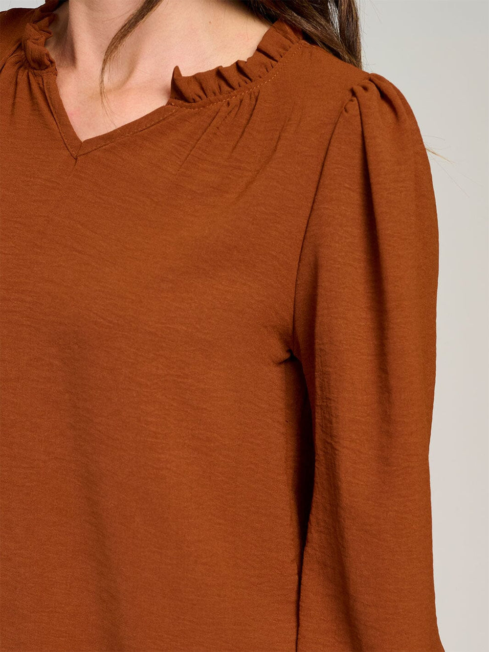 WOMEN'S LONG SLEEVE V-NECK RUFFLE HIGH-LOW BLOUSE