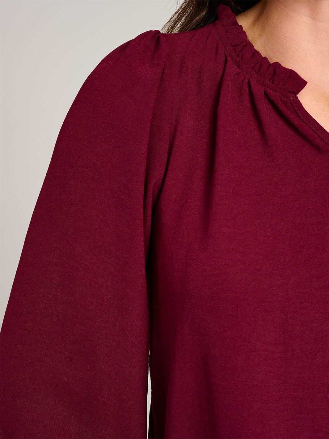 WOMEN'S LONG SLEEVE V-NECK RUFFLE HIGH-LOW BLOUSE