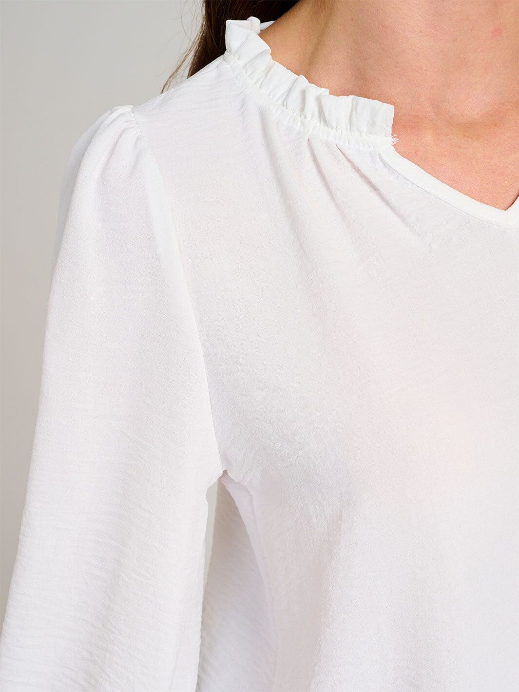 WOMEN'S LONG SLEEVE V-NECK RUFFLE HIGH-LOW BLOUSE